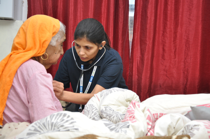 Senior physiotherapist Khushali Shah treating a patient as part of the new ‘Home ward’ service