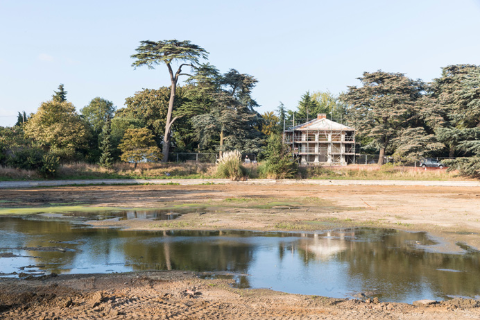 Gunnersbury Park: The round pond being restored