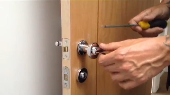 Fixing loose door handle