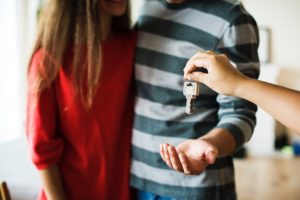 Landlord handing over keys