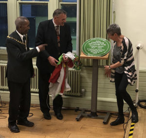 A plaque to commemorate mathematician and computer pioneer Ada Lovelace was unveiled by the Earl of Lytton, her direct descendant, at Ealing Town Hall last week.