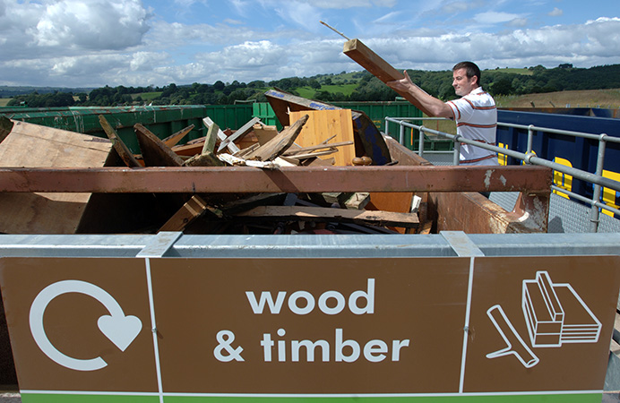 Disposing of wood at reuse and recycling centre