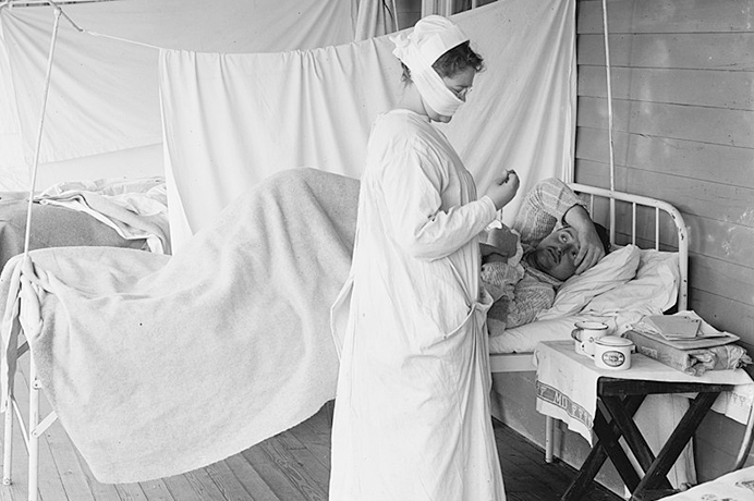 Flu pandemic 1918 - patient in a Spanish flu ward in hospital