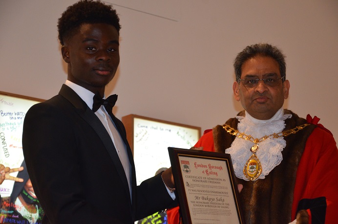 Bukayo Saka and Mayor of Ealing