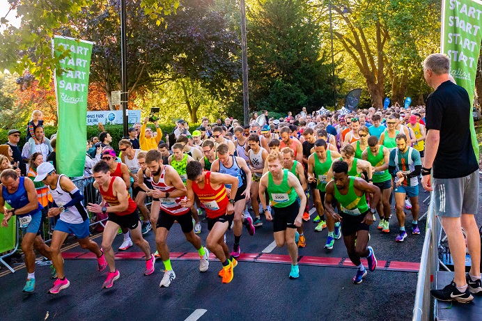 people running in the ealing marathon