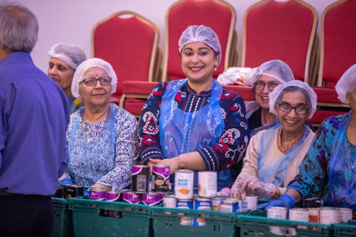 cllr raza at greenford foodbank