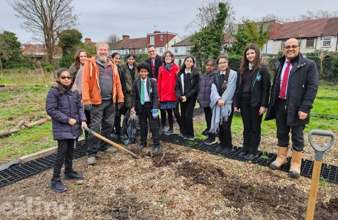 Cllrs Mason and Costigan with school pupils visit Western Road Urban Garden