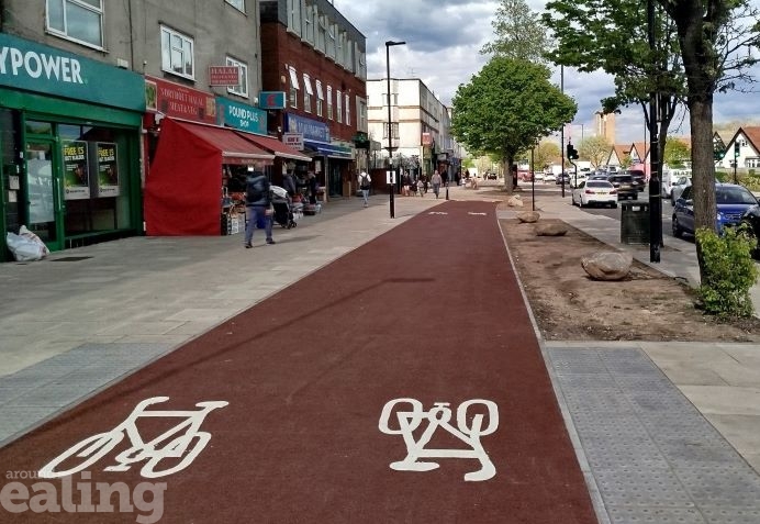 The new cycle lane in Kensington road.