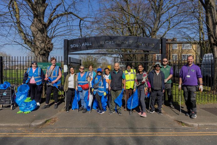 LAGER Can spring clean litter pick at a park in Southall