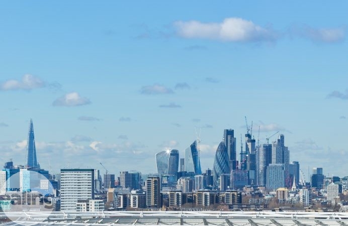 Builidngs of London in front of a blue sky