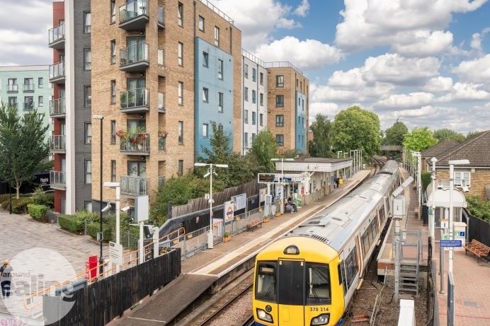 Train at the platform of South Acton Station